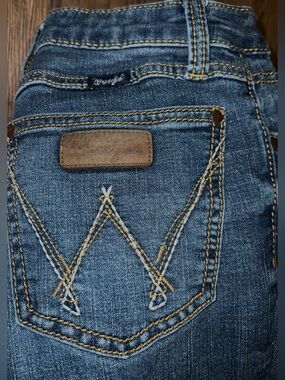 ✨Wrangler Women’s Blue Bootcut Jeans with Contrast Stitch
